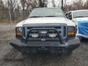 ✅ 2006 Ford F-250 XL • VIN: 1FTNF21526EA68841 • Lot: 84808775. Wystawiony na Copart z przebiegiem Nie podano. Bezpłatny archiwum sprzedaży aukcyjnych z USA i szczegółowy raport historii pojazdu na DreamBid. Zdjęcie 5.