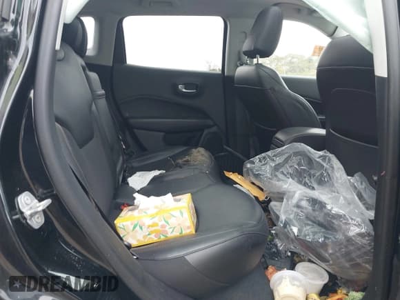 ✅ 2019 Jeep Compass Latitude • VIN: 3C4NJDBB0KT761223 • Lot: 43570553. Wystawiony na IAAI z przebiegiem 48 490 mil. Bezpłatny archiwum sprzedaży aukcyjnych z USA i szczegółowy raport historii pojazdu na DreamBid. Zdjęcie 8.