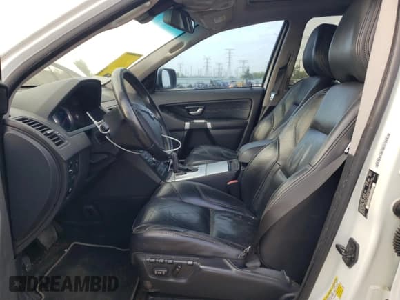 ✅ 2013 Volvo XC90 R-Design • VIN: YV4952CF3D1638213 • Lot: 68748685. Listed on Copart with 157,592 mi. Free auction sales archive from the USA and detailed vehicle history report at DreamBid. Image 7.