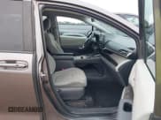 ✅ 2021 Toyota Sienna LE • VIN: 5TDKRKEC4MS016203 • Lot: 43384218. Wystawiony na IAAI z przebiegiem 109 550 mil. Bezpłatny archiwum sprzedaży aukcyjnych z USA i szczegółowy raport historii pojazdu na DreamBid. Zdjęcie 5.