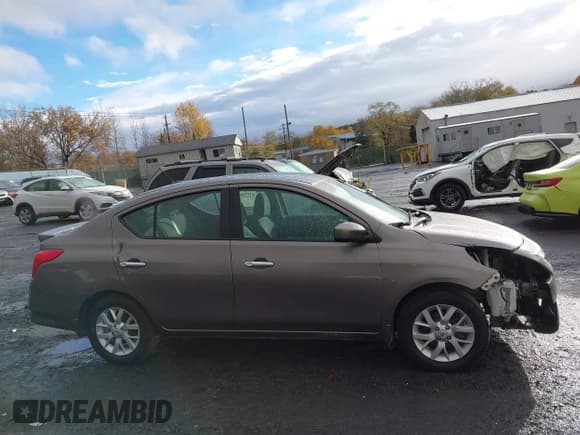 ✅ 2017 Nissan Versa S Plus • VIN: 3N1CN7AP4HL898204 • Lot: 43575023. Wystawiony na IAAI z przebiegiem 92 272 mil. Bezpłatny archiwum sprzedaży aukcyjnych z USA i szczegółowy raport historii pojazdu na DreamBid. Zdjęcie 13.