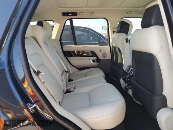 ✅ 2019 Land Rover Range Rover • VIN: SALGS2RE4KA541142 • Lot: 47006935. Wystawiony na Copart z przebiegiem 80 142 mil. Bezpłatny archiwum sprzedaży aukcyjnych z USA i szczegółowy raport historii pojazdu na DreamBid. Zdjęcie 11.