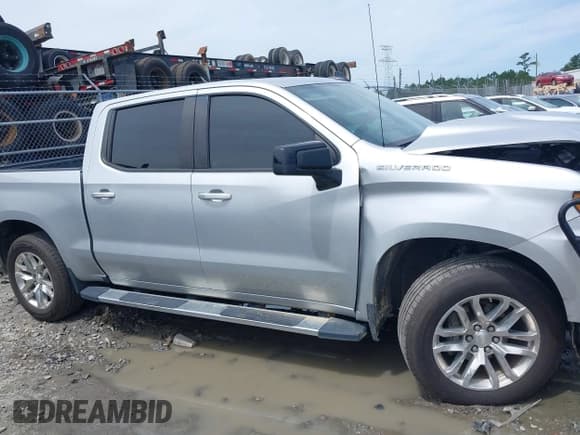 ✅ 2020 Chevrolet Silverado 1500 RST • VIN: 1GCUYEED5LZ107631 • Lot: 42546146. Wystawiony na IAAI z przebiegiem 106 756 mil. Bezpłatny archiwum sprzedaży aukcyjnych z USA i szczegółowy raport historii pojazdu na DreamBid. Zdjęcie 13.