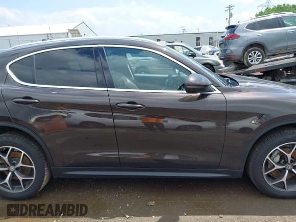 ✅ 2018 Alfa Romeo Stelvio Ti • VIN: ZASFAKBN7J7C08131 • Lot: 42633717. Wystawiony na IAAI z przebiegiem 71 509 mil. Bezpłatny archiwum sprzedaży aukcyjnych z USA i szczegółowy raport historii pojazdu na DreamBid. Zdjęcie 14.