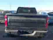 2021 Chevrolet Silverado 1500 Custom Trail Boss z VIN 1GCPYCEF4MZ263535, wystawiony jako IAAI lot #43104326 z przebiegiem 65 435 mil mil oraz . Historia ofert i sprzedaży dostępna na DreamBid. Obrazek 16.