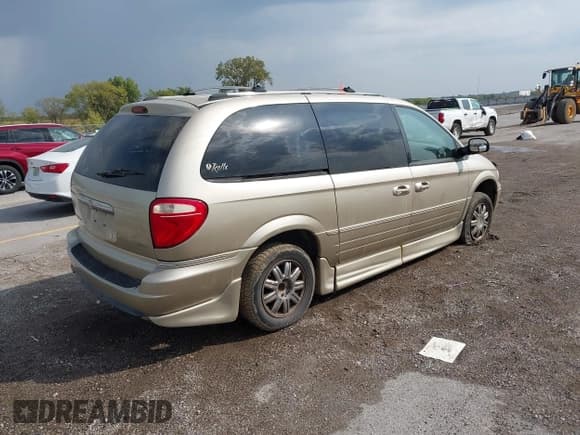 ✅ 2006 Chrysler Town & Country Limited • VIN: 2A8GP64L36R674782 • Lot: 43251563. Wystawiony na IAAI z przebiegiem 244 562 mil. Bezpłatny archiwum sprzedaży aukcyjnych z USA i szczegółowy raport historii pojazdu na DreamBid. Zdjęcie 4.