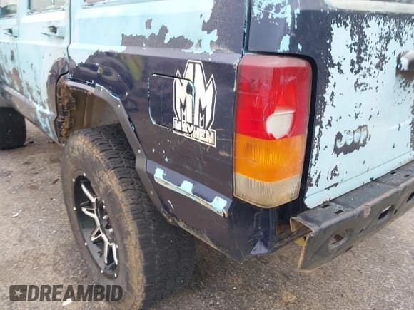 ✅ 1997 Jeep Cherokee SE • VIN: 1J4FJ28S3VL573144 • Lot: 41965201. Wystawiony na IAAI z przebiegiem 298 276 mil. Bezpłatny archiwum sprzedaży aukcyjnych z USA i szczegółowy raport historii pojazdu na DreamBid. Zdjęcie 18.