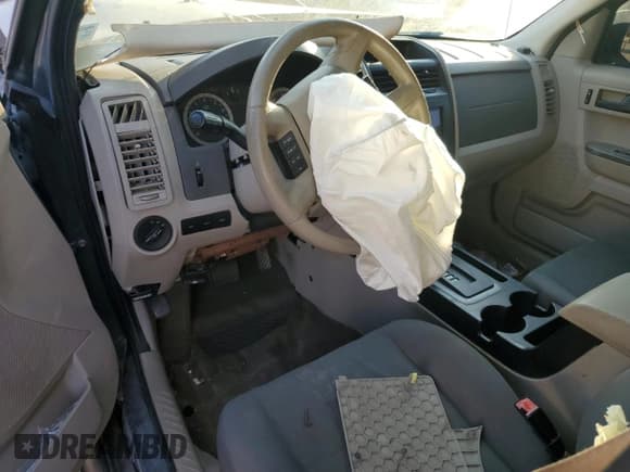 ✅ 2011 Ford Escape XLS • VIN: 1FMCU0C78BKA68074 • Лот: 93735735. Опубликован ранее на Copart с пробегом Не указан. Бесплатный доступ к архиву аукционных продаж из США и подробный отчёт об истории автомобиля на DreamBid. Изображение 8.