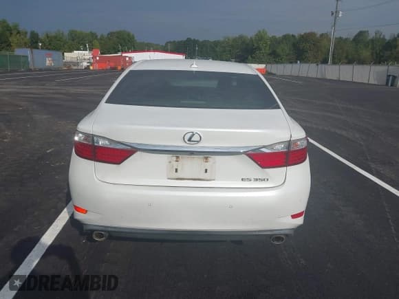 ✅ 2013 Lexus ES 250 • VIN: JTHBK1GG3D2015001 • Lot: 43268907. Wystawiony na IAAI z przebiegiem 186 473 mil. Bezpłatny archiwum sprzedaży aukcyjnych z USA i szczegółowy raport historii pojazdu na DreamBid. Zdjęcie 16.