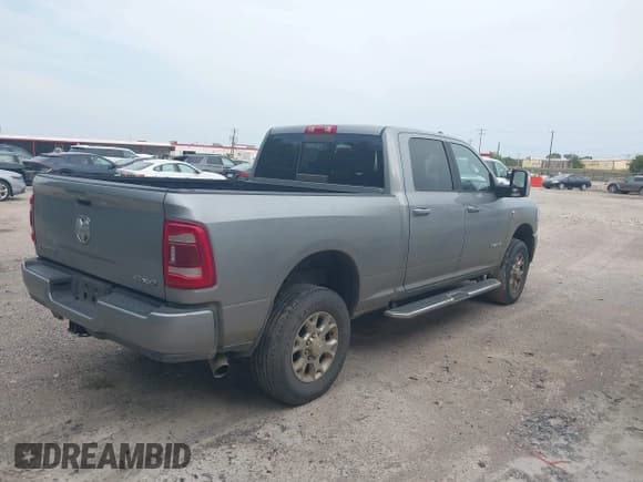 ✅ 2024 Ram 2500 Laramie • VIN: 3C6UR5FL6RG282201 • Lot: 43111213. Wystawiony na IAAI z przebiegiem 25 509 mil. Bezpłatny archiwum sprzedaży aukcyjnych z USA i szczegółowy raport historii pojazdu na DreamBid. Zdjęcie 4.