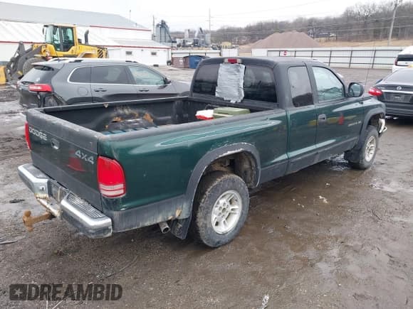 ✅ 2000 Dodge Dakota Sport • VIN: 1B7GG22N3YS539484 • Lot: 41748568. Wystawiony na IAAI z przebiegiem 290 117 mil. Bezpłatny archiwum sprzedaży aukcyjnych z USA i szczegółowy raport historii pojazdu na DreamBid. Zdjęcie 4.