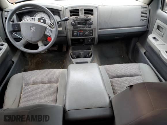 ✅ 2007 Dodge Dakota SLT • VIN: 1D7HW48P97S195188 • Лот: 81160024. Размещён на Copart с пробегом 213 194 миль миль. Получите бесплатный доступ к архиву аукционных продаж из США и посмотрите подробный отчёт об истории автомобиля на DreamBid. Изображение 8.