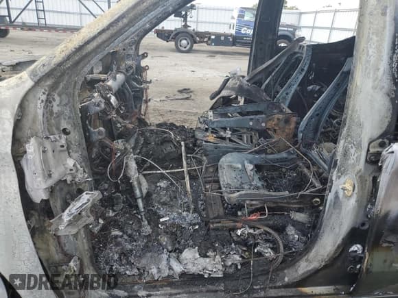 ✅ 2021 Chevrolet Silverado 1500 RST • VIN: 1GCUYEED7MZ162020 • Лот: 82271205. Опубликован ранее на Copart с пробегом Не указан. Бесплатный доступ к архиву аукционных продаж из США и подробный отчёт об истории автомобиля на DreamBid. Изображение 7.