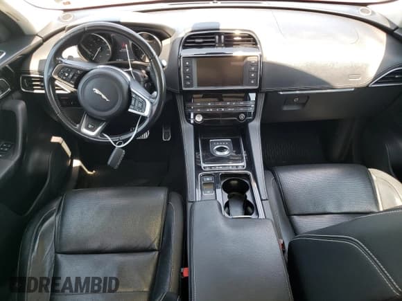 ✅ 2018 Jaguar F-Pace 20d R-Sport • VIN: SADCL2FNXJA260327 • Lot: 62607295. Listed on Copart with 157,188 mi. Free auction sales archive from the USA and detailed vehicle history report at DreamBid. Image 8.