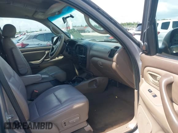 ✅ 2001 Toyota Sequoia SR5 • VIN: 5TDZT34A41S019250 • Lot: 42373318. Listed on IAAI with 242,933 mi. Free auction sales archive from the USA and detailed vehicle history report at DreamBid. Image 5.