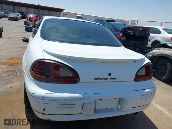 ✅ 2001 Pontiac Grand Prix SE • VIN: 1G2WK52J11F151830 • Lot: 42355528. Wystawiony na IAAI z przebiegiem 176 070 mil. Bezpłatny archiwum sprzedaży aukcyjnych z USA i szczegółowy raport historii pojazdu na DreamBid. Zdjęcie 16.