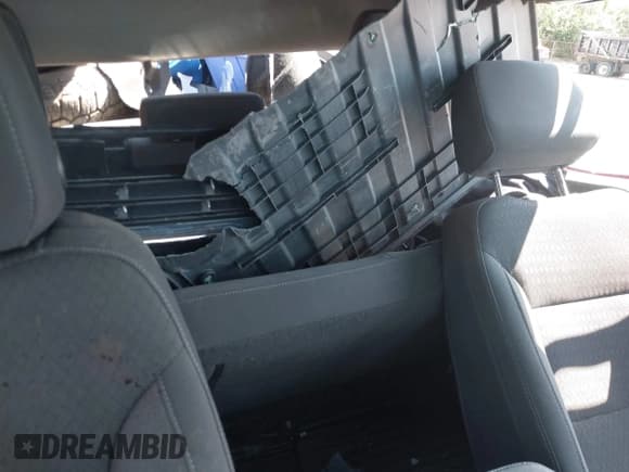 ✅ 2021 Chevrolet Silverado 1500 LT • VIN: 1GCUYDET6MZ386915 • Lot: 43172088. Wystawiony na IAAI z przebiegiem Nie podano. Bezpłatny archiwum sprzedaży aukcyjnych z USA i szczegółowy raport historii pojazdu na DreamBid. Zdjęcie 8.