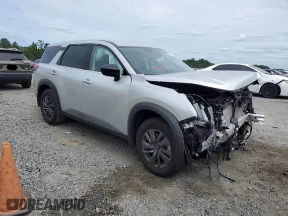 2024 Nissan Pathfinder S with VIN 5N1DR3AA2RC229397, listed as a Copart auction lot 70648084 with 6,037 mi miles and Salvage title. Bid and sale history available at DreamBid. Image 4.