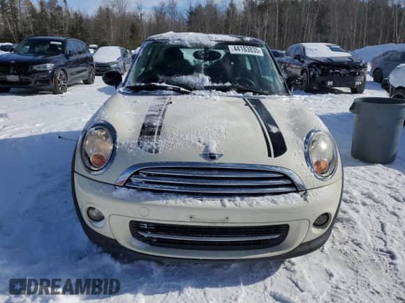 2011 MINI Hardtop with VIN WMWSU3C55BTX95535, listed as a Copart auction lot 44183835 with 105,491 mi miles and Clean title. Bid and sale history available at DreamBid. Image 5.
