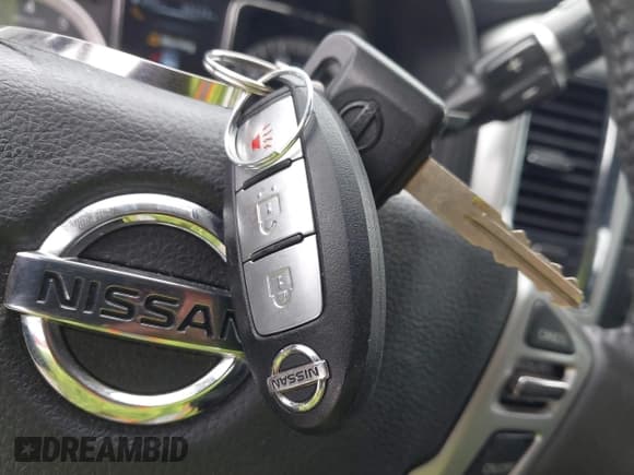 ✅ 2017 Nissan Titan SV • VIN: 1N6AA1C50HN562801 • Lot: 42702143. Wystawiony na IAAI z przebiegiem 90 233 mil. Bezpłatny archiwum sprzedaży aukcyjnych z USA i szczegółowy raport historii pojazdu na DreamBid. Zdjęcie 11.