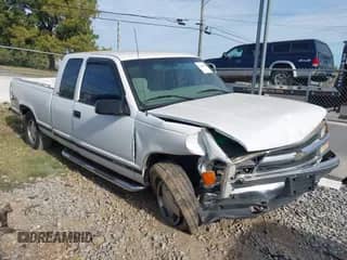 1998 Chevrolet Silverado 1500 z VIN 2GCEK19R2W1168405, wystawiony jako IAAI lot #43103461 z przebiegiem 183 618 mil mil oraz . Historia ofert i sprzedaży dostępna na DreamBid. Obrazek 1.