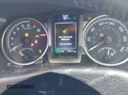 ✅ 2023 Toyota Tacoma SR5 • VIN: 3TMBZ5DN0PM038966 • Lot: 39839705. Wystawiony na IAAI z przebiegiem 14 911 mil. Bezpłatny archiwum sprzedaży aukcyjnych z USA i szczegółowy raport historii pojazdu na DreamBid. Zdjęcie 7.