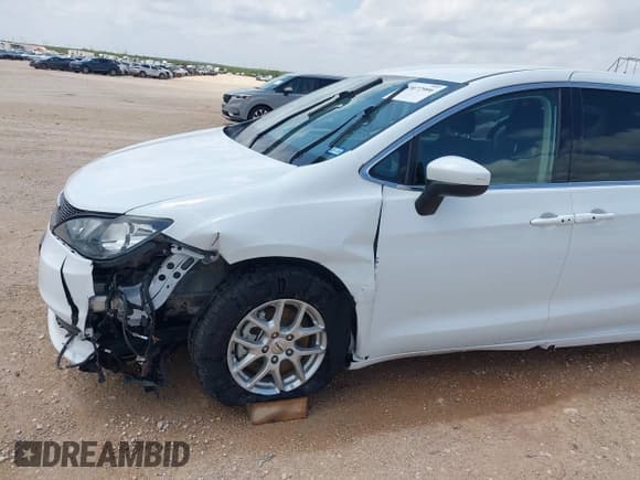 ✅ 2023 Chrysler Voyager LX • VIN: 2C4RC1CG9PR525801 • Lot: 43072906. Listed on IAAI with 95,484 mi. Free auction sales archive from the USA and detailed vehicle history report at DreamBid. Image 17.
