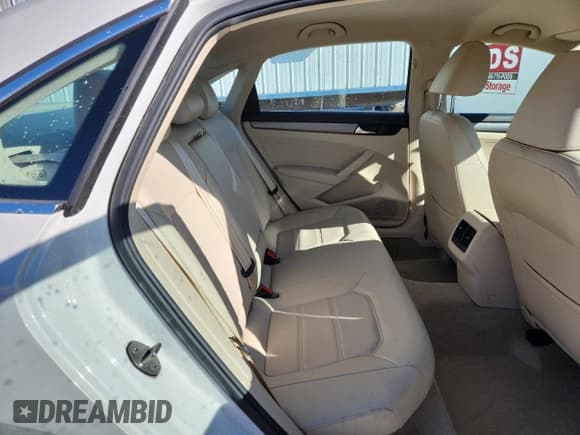 ✅ 2015 Volkswagen Passat SE • VIN: 1VWBS7A34FC020440 • Лот: 86135915. Опубликован ранее на Copart с пробегом 58 140 миль. Бесплатный доступ к архиву аукционных продаж из США и подробный отчёт об истории автомобиля на DreamBid. Изображение 10.