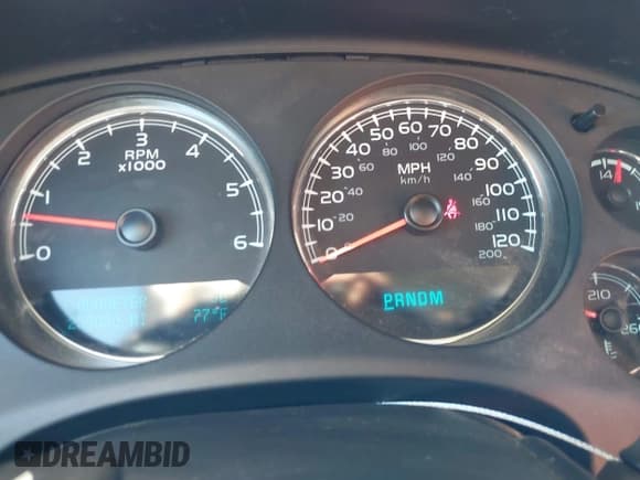 ✅ 2011 Chevrolet Suburban LT • VIN: 1GNSKJE30BR208994 • Lot: 43551916. Wystawiony na IAAI z przebiegiem 239 030 mil. Bezpłatny archiwum sprzedaży aukcyjnych z USA i szczegółowy raport historii pojazdu na DreamBid. Zdjęcie 7.