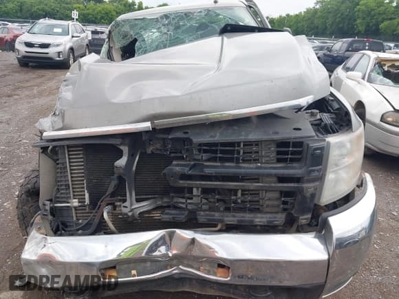 ✅ 2008 Chevrolet Silverado 2500HD 1LT • VIN: 1GCHK29698E151210 • Lot: 42301136. Wystawiony na IAAI z przebiegiem 281 091 mil. Bezpłatny archiwum sprzedaży aukcyjnych z USA i szczegółowy raport historii pojazdu na DreamBid. Zdjęcie 11.