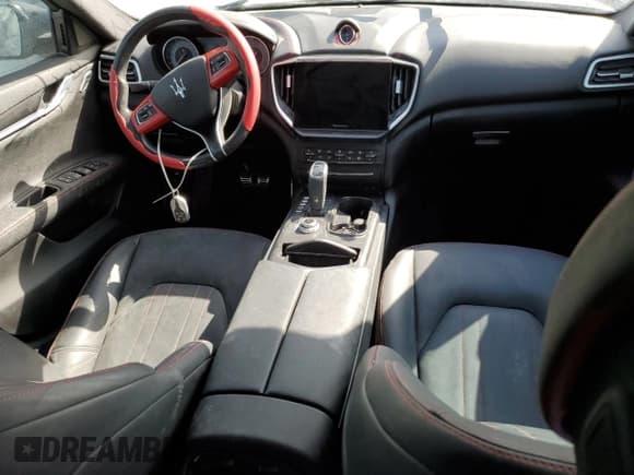 ✅ 2021 Maserati Ghibli S Q4 • VIN: ZAM57YTA7M1357708 • Lot: 74319964. Wystawiony na Copart z przebiegiem Nie podano. Bezpłatny archiwum sprzedaży aukcyjnych z USA i szczegółowy raport historii pojazdu na DreamBid. Zdjęcie 8.