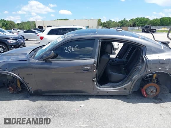 ✅ 2022 Dodge Charger Scat Pack Widebody • VIN: 2C3CDXGJ6NH173439 • Lot: 42462542. Wystawiony na IAAI z przebiegiem 27 119 mil. Bezpłatny archiwum sprzedaży aukcyjnych z USA i szczegółowy raport historii pojazdu na DreamBid. Zdjęcie 14.