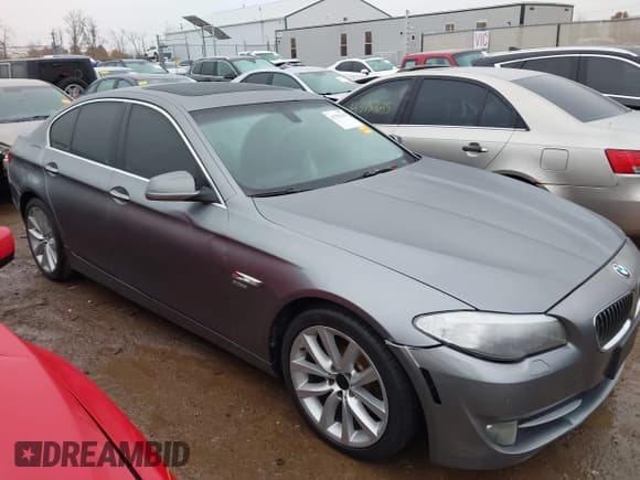 ✅ 2013 BMW 5 Series 535i xDrive • VIN: WBAFU7C57DDU72626 • Lot: 43759303. Wystawiony na IAAI z przebiegiem 197 183 mil. Bezpłatny archiwum sprzedaży aukcyjnych z USA i szczegółowy raport historii pojazdu na DreamBid. Zdjęcie 13.