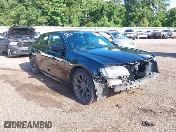 ✅ 2017 Chrysler 300 S • VIN: 2C3CCABG9HH661686 • Lot: 42431615. Listed on IAAI with 114,851 mi. Free auction sales archive from the USA and detailed vehicle history report at DreamBid. Image 1.