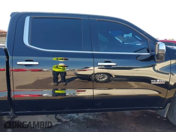 2019 Chevrolet Silverado 1500 LTZ z VIN 1GCUWEEDXKZ100887, wystawiony jako IAAI lot #43311929 z przebiegiem 70 683 mil mil oraz . Historia ofert i sprzedaży dostępna na DreamBid. Obrazek 14.