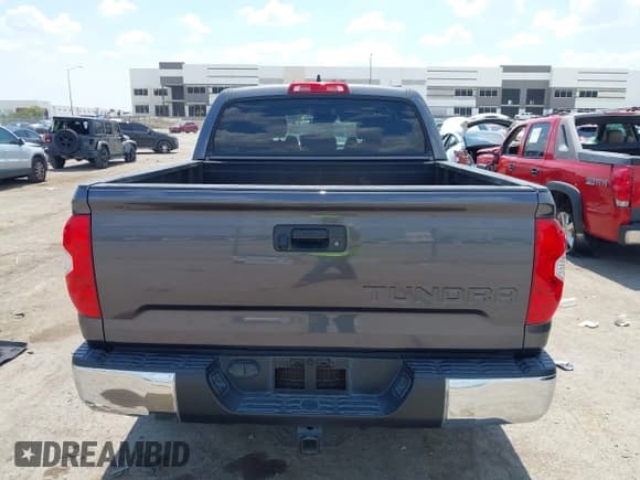 ✅ 2021 Toyota Tundra SR5 • VIN: 5TFEY5F19MX273883 • Lot: 43017555. Wystawiony na IAAI z przebiegiem 80 590 mil. Bezpłatny archiwum sprzedaży aukcyjnych z USA i szczegółowy raport historii pojazdu na DreamBid. Zdjęcie 16.