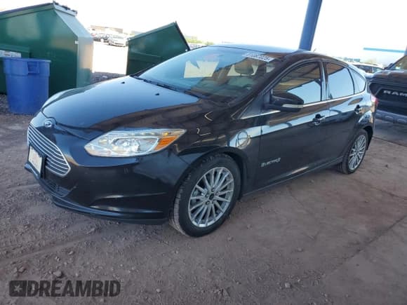 ✅ 2015 Ford Focus Electric • VIN: 1FADP3R42FL220998 • Лот: 81087025. Опубликован ранее на Copart с пробегом 124 846 миль. Бесплатный доступ к архиву аукционных продаж из США и подробный отчёт об истории автомобиля на DreamBid. Изображение 1.
