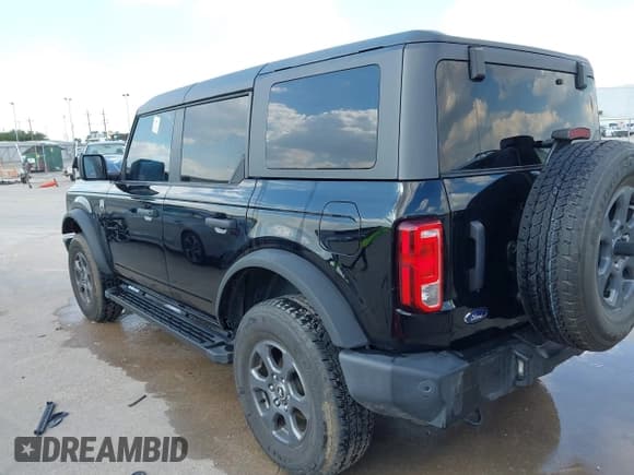 ✅ 2022 Ford Bronco • VIN: 1FMDE5BH6NLB55091 • Lot: 43124805. Wystawiony na IAAI z przebiegiem 27 616 mil. Bezpłatny archiwum sprzedaży aukcyjnych z USA i szczegółowy raport historii pojazdu na DreamBid. Zdjęcie 3.