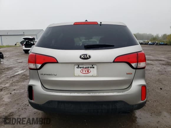 ✅ 2014 Kia Sorento LX • VIN: 5XYKT3A62EG525471 • Lot: 84255735. Listed on Copart with 181,164 mi. Free auction sales archive from the USA and detailed vehicle history report at DreamBid. Image 6.