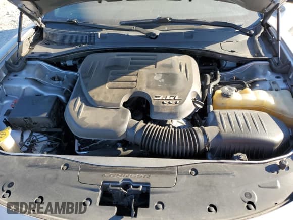 ✅ 2016 Dodge Charger SE • VIN: 2C3CDXBG5GH267570 • Lot: 86493505. Wystawiony na Copart z przebiegiem 110 017 mil. Bezpłatny archiwum sprzedaży aukcyjnych z USA i szczegółowy raport historii pojazdu na DreamBid. Zdjęcie 11.