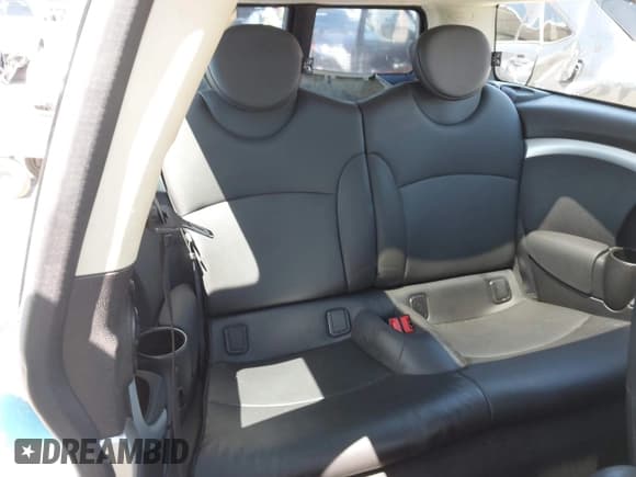 ✅ 2014 MINI Clubman • VIN: WMWZF3C53ET492444 • Lot: 42891717. Wystawiony na IAAI z przebiegiem 79 949 mil. Bezpłatny archiwum sprzedaży aukcyjnych z USA i szczegółowy raport historii pojazdu na DreamBid. Zdjęcie 8.