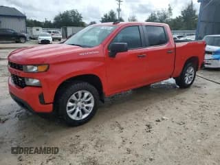 ✅ 2021 Chevrolet Silverado 1500 Custom • VIN: 3GCUYBEF0MG143793 • Lot: 79426384. Wystawiony na Copart z przebiegiem 121 920 mil. Bezpłatny archiwum sprzedaży aukcyjnych z USA i szczegółowy raport historii pojazdu na DreamBid. Zdjęcie 1.