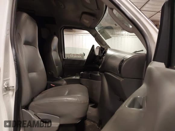 ✅ 2008 Ford Econoline Cargo Commercial • VIN: 1FTNE24W48DA95202 • Lot: 43206565. Wystawiony na IAAI z przebiegiem 185 482 mil. Bezpłatny archiwum sprzedaży aukcyjnych z USA i szczegółowy raport historii pojazdu na DreamBid. Zdjęcie 5.