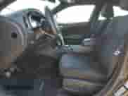 2015 Dodge Charger SXT z VIN 2C3CDXHGXFH811793, wystawiony jako Copart lot #70275445 z przebiegiem 159 640 mil mil oraz Czysty tytuł • Clean title. Historia ofert i sprzedaży dostępna na DreamBid. Obrazek 7.