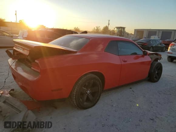 ✅ 2014 Dodge Challenger SXT • VIN: 2C3CDYAG5EH233729 • Lot: 76549244. Wystawiony na Copart z przebiegiem Nie podano. Bezpłatny archiwum sprzedaży aukcyjnych z USA i szczegółowy raport historii pojazdu na DreamBid. Zdjęcie 3.