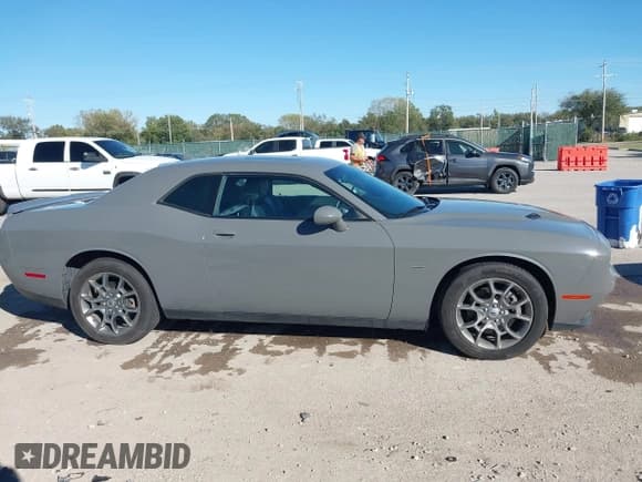 ✅ 2017 Dodge Challenger GT • VIN: 2C3CDZGG1HH543104 • Lot: 43501439. Wystawiony na IAAI z przebiegiem 76 510 mil. Bezpłatny archiwum sprzedaży aukcyjnych z USA i szczegółowy raport historii pojazdu na DreamBid. Zdjęcie 13.