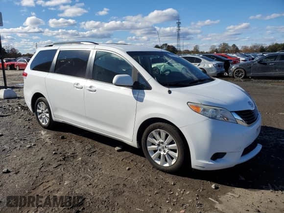 ✅ 2014 Toyota Sienna LE • VIN: 5TDJK3DC7ES091311 • Lot: 91867595. Listed on Copart with 184,311 mi. Free auction sales archive from the USA and detailed vehicle history report at DreamBid. Image 4.