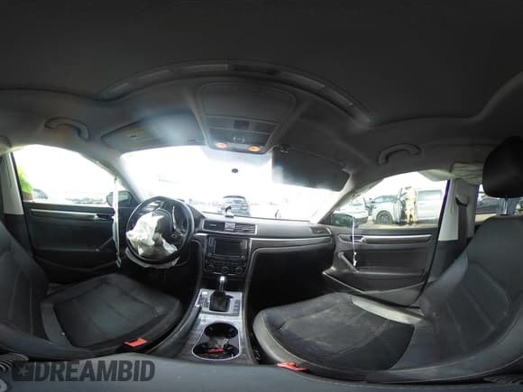 ✅ 2018 Volkswagen Passat SE • VIN: 1VWBA7A36JC040183 • Lot: 42338088. Wystawiony na IAAI z przebiegiem 86 591 mil. Bezpłatny archiwum sprzedaży aukcyjnych z USA i szczegółowy raport historii pojazdu na DreamBid. Zdjęcie 18.