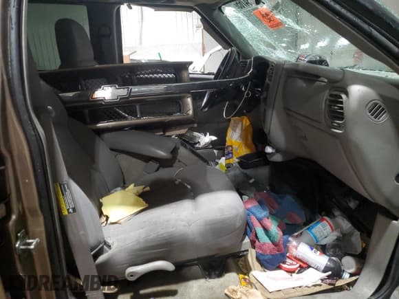 ✅ 2004 Chevrolet Blazer LS • VIN: 1GNDT13X74K139714 • Lot: 45634765. Wystawiony na Copart z przebiegiem Nie podano. Bezpłatny archiwum sprzedaży aukcyjnych z USA i szczegółowy raport historii pojazdu na DreamBid. Zdjęcie 7.