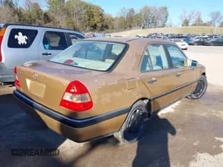✅ 1994 Mercedes-Benz 200 220 • VIN: WDBHA22E7RF065490 • Lot: 41670467. Wystawiony na IAAI z przebiegiem Nie podano. Bezpłatny archiwum sprzedaży aukcyjnych z USA i szczegółowy raport historii pojazdu na DreamBid. Zdjęcie 4.